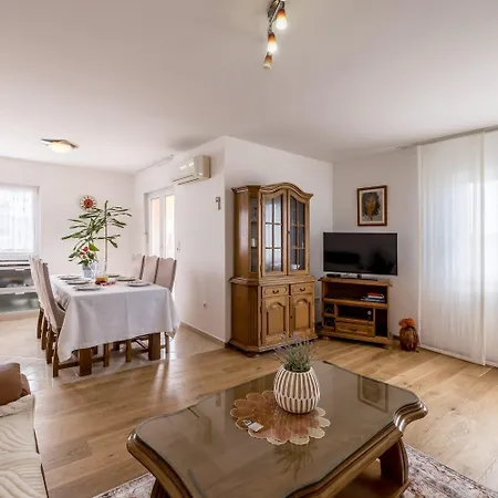 Nada Apartament *