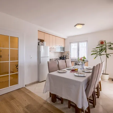 Apartament Nada *